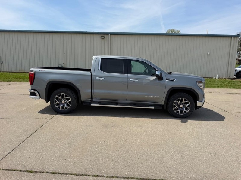 GMC Sierra 1500 Vehicle Full-screen Gallery Image 2