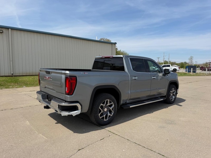 GMC Sierra 1500 Vehicle Full-screen Gallery Image 3