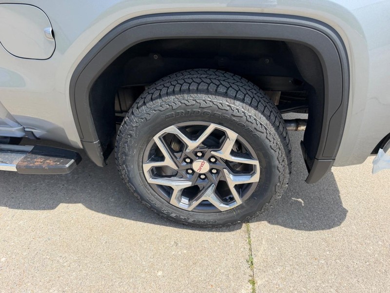 GMC Sierra 1500 Vehicle Full-screen Gallery Image 6