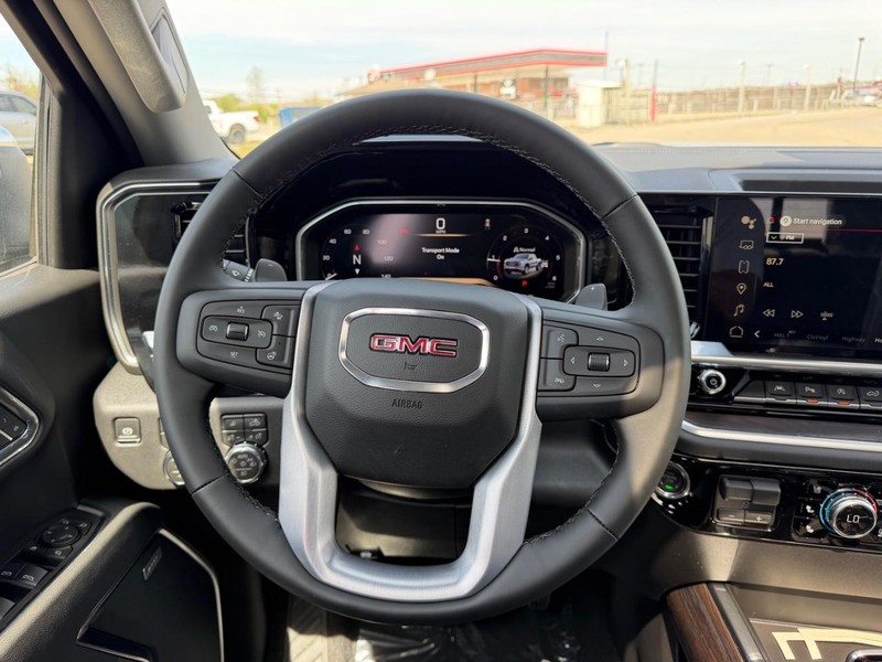 GMC Sierra 1500 Vehicle Full-screen Gallery Image 11