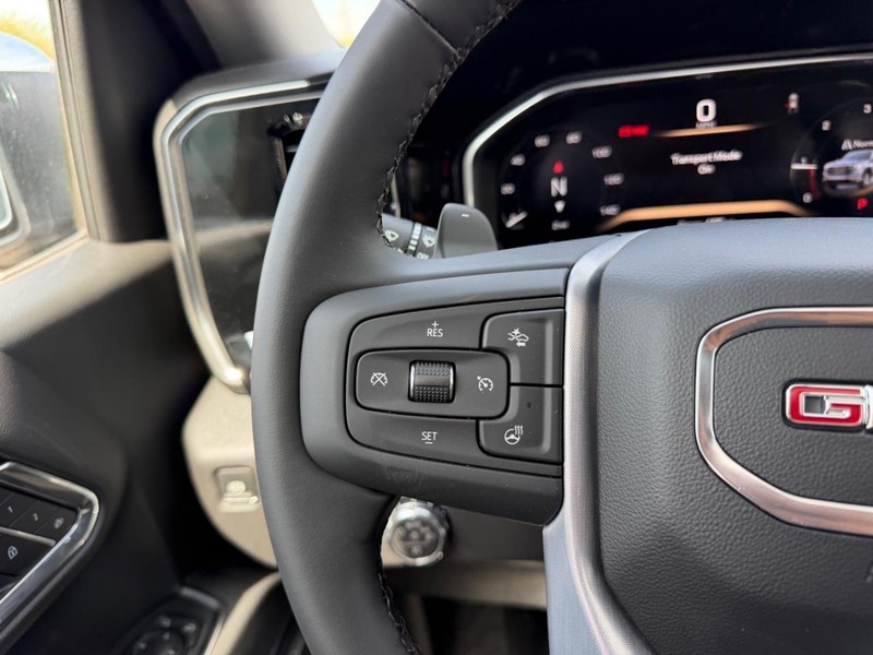 GMC Sierra 1500 Vehicle Full-screen Gallery Image 12