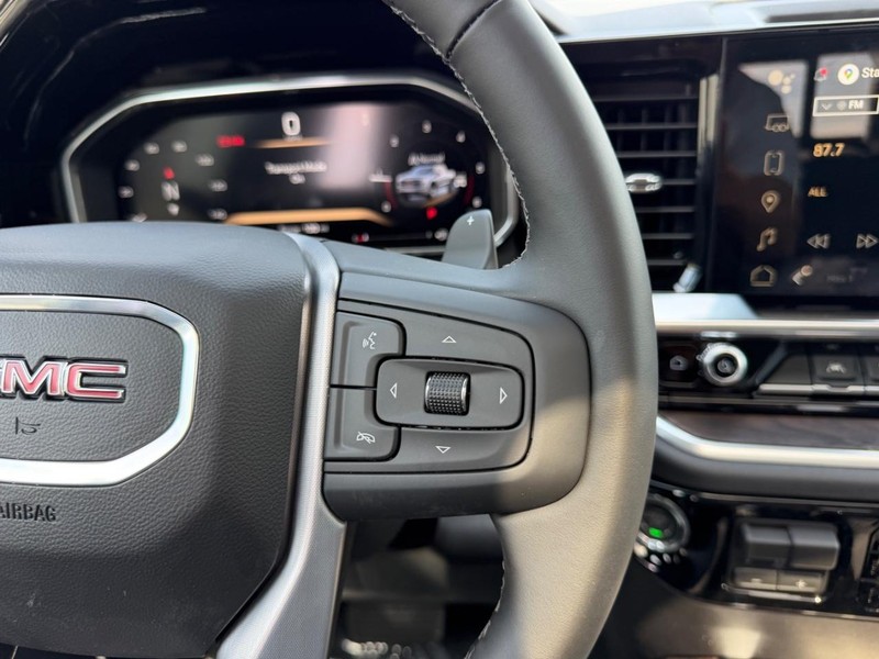 GMC Sierra 1500 Vehicle Full-screen Gallery Image 13