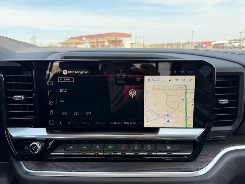 GMC Sierra 1500 Vehicle Full-screen Gallery Image 14