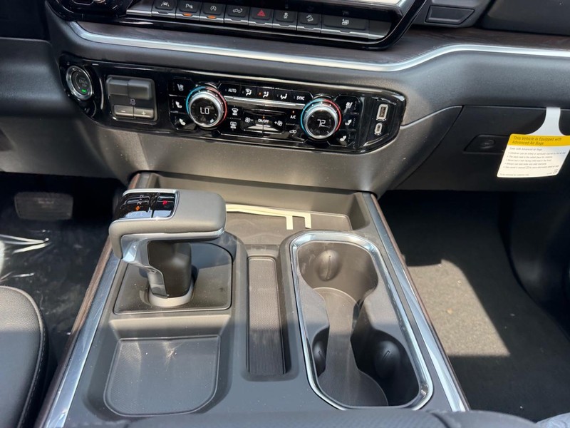 GMC Sierra 1500 Vehicle Full-screen Gallery Image 16