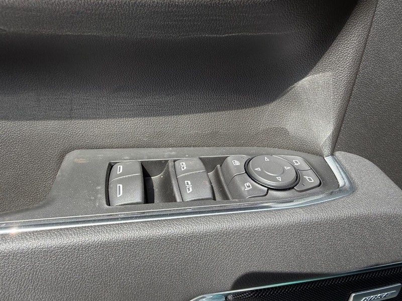 GMC Sierra 1500 Vehicle Full-screen Gallery Image 18