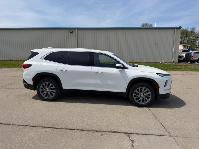 Buick Enclave Vehicle Full-screen Gallery Image 2