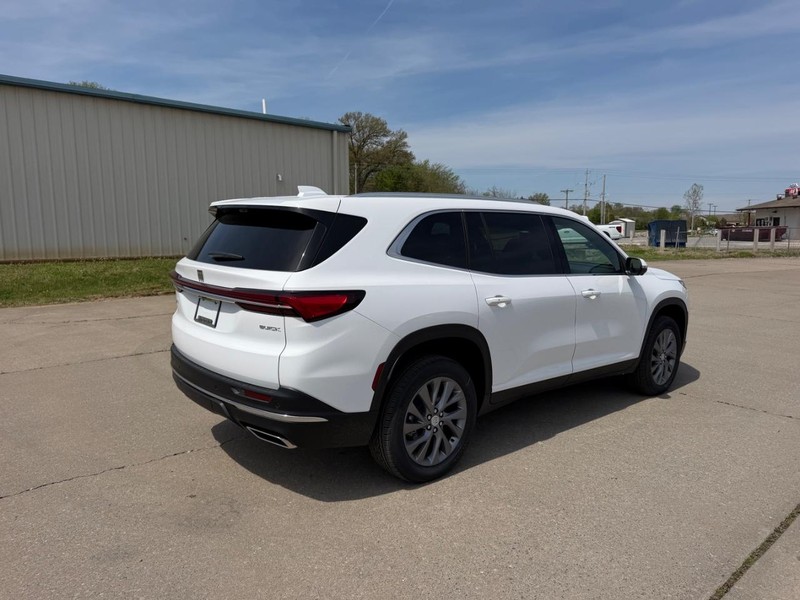Buick Enclave Vehicle Full-screen Gallery Image 3