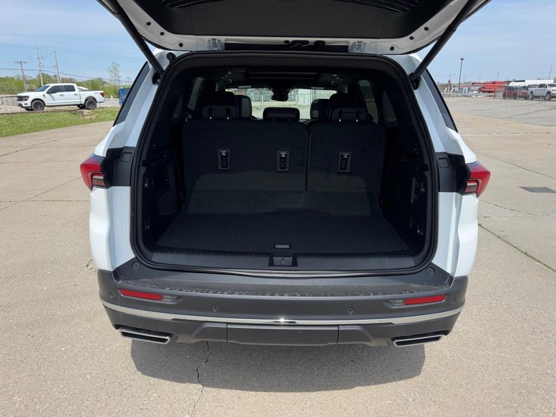 Buick Enclave Vehicle Full-screen Gallery Image 5