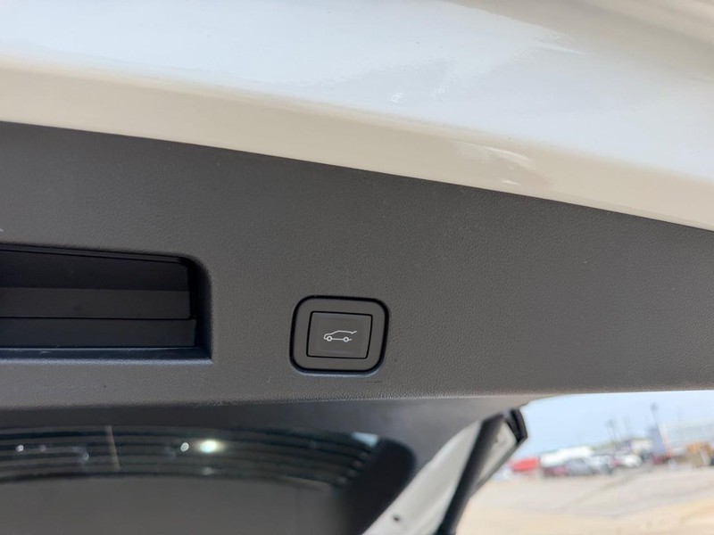 Buick Enclave Vehicle Full-screen Gallery Image 6