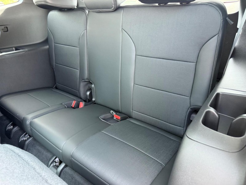 Buick Enclave Vehicle Full-screen Gallery Image 8
