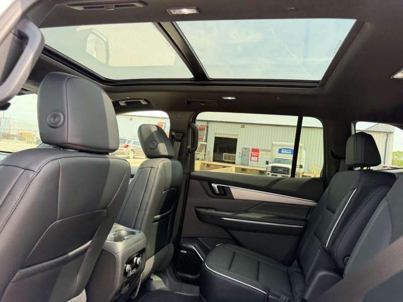 Buick Enclave Vehicle Full-screen Gallery Image 10