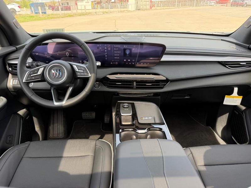 Buick Enclave Vehicle Full-screen Gallery Image 12