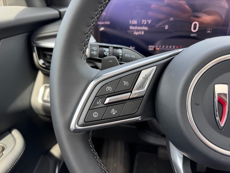 Buick Enclave Vehicle Full-screen Gallery Image 14