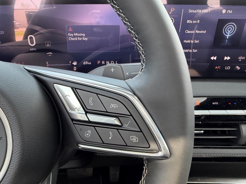 Buick Enclave Vehicle Full-screen Gallery Image 15