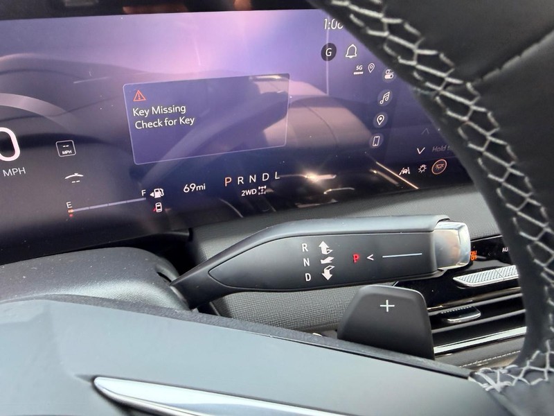 Buick Enclave Vehicle Full-screen Gallery Image 16