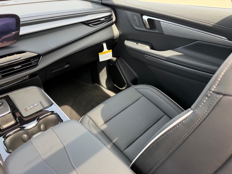 Buick Enclave Vehicle Full-screen Gallery Image 18