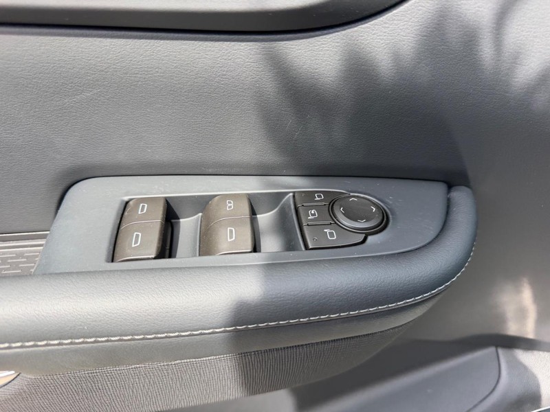 Buick Enclave Vehicle Full-screen Gallery Image 19