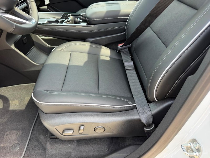 Buick Enclave Vehicle Full-screen Gallery Image 21