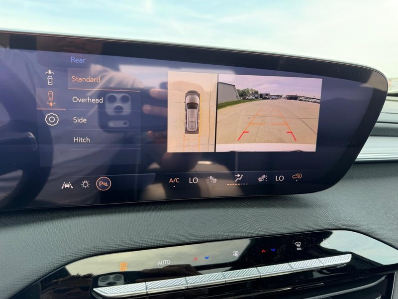 Buick Enclave Vehicle Full-screen Gallery Image 23