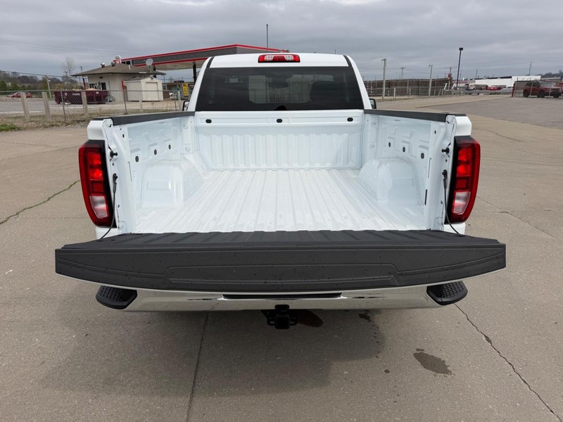 GMC Sierra 1500 Vehicle Full-screen Gallery Image 5