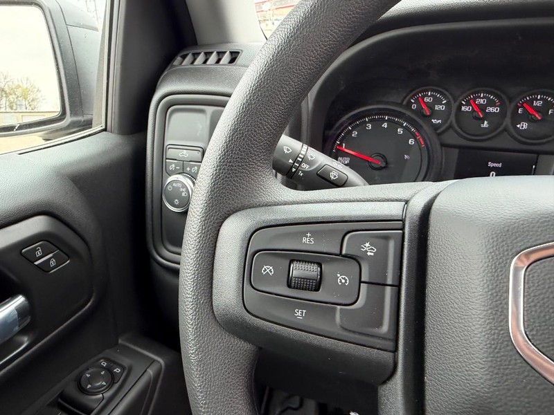 GMC Sierra 1500 Vehicle Full-screen Gallery Image 9