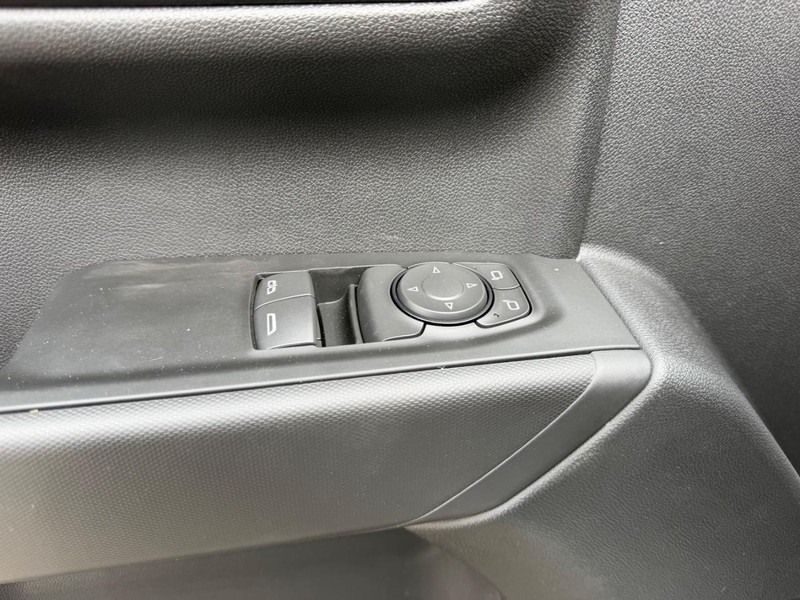 GMC Sierra 1500 Vehicle Full-screen Gallery Image 13