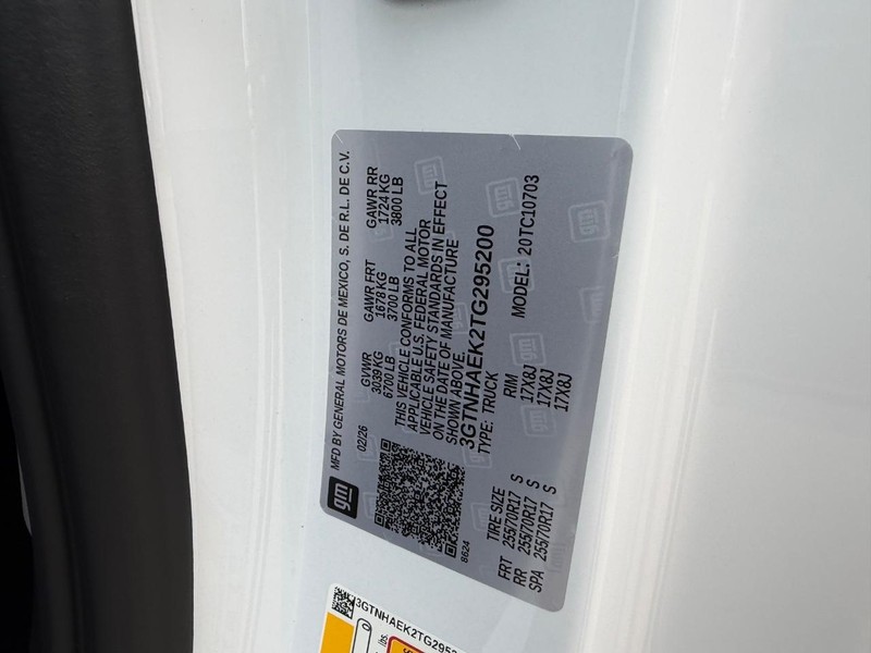 GMC Sierra 1500 Vehicle Full-screen Gallery Image 17