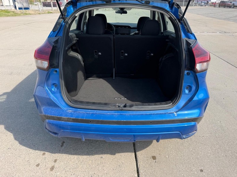 Nissan Kicks Vehicle Full-screen Gallery Image 4