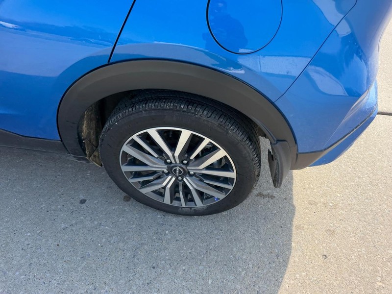 Nissan Kicks Vehicle Full-screen Gallery Image 5