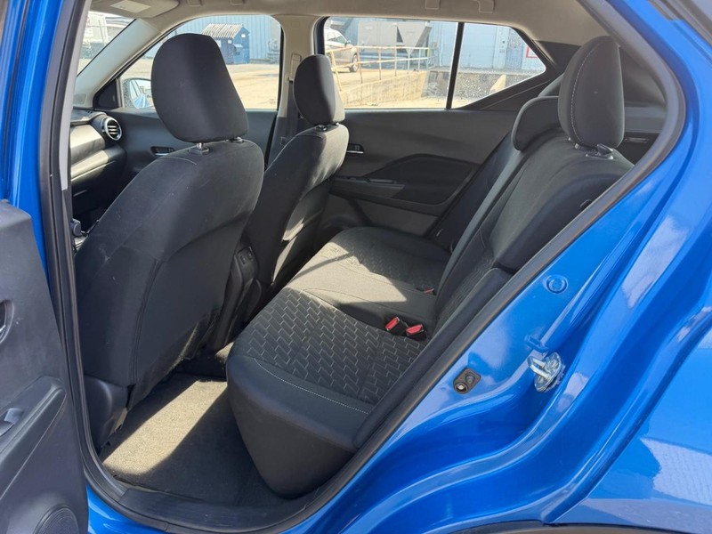 Nissan Kicks Vehicle Full-screen Gallery Image 6