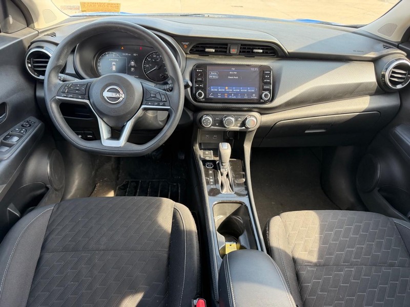 Nissan Kicks Vehicle Full-screen Gallery Image 7