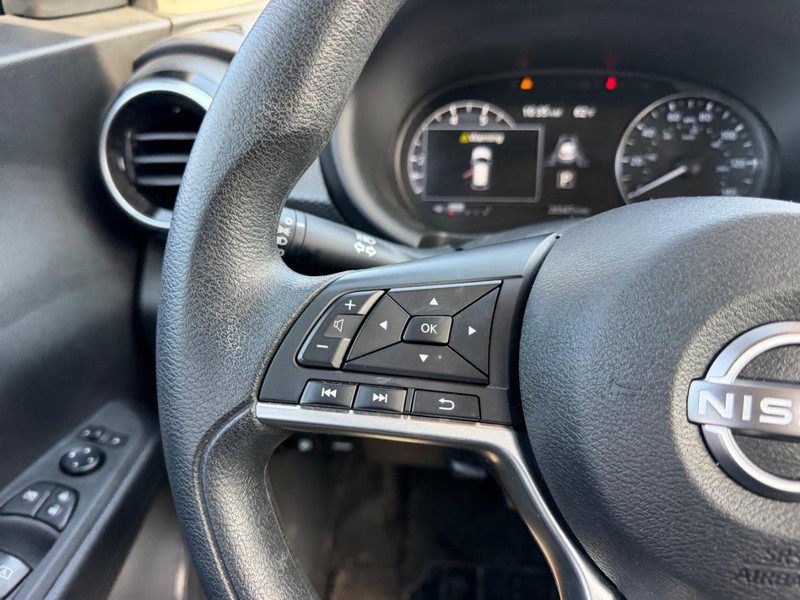 Nissan Kicks Vehicle Full-screen Gallery Image 9