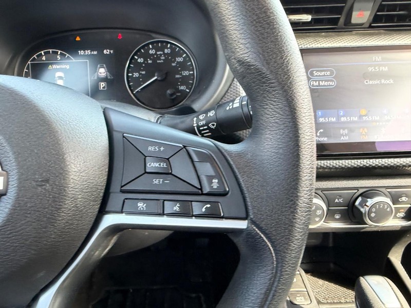 Nissan Kicks Vehicle Full-screen Gallery Image 10