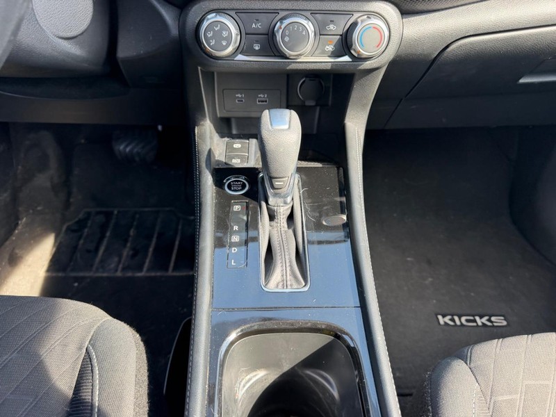 Nissan Kicks Vehicle Full-screen Gallery Image 13