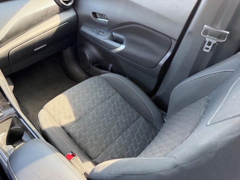 Nissan Kicks Vehicle Full-screen Gallery Image 14