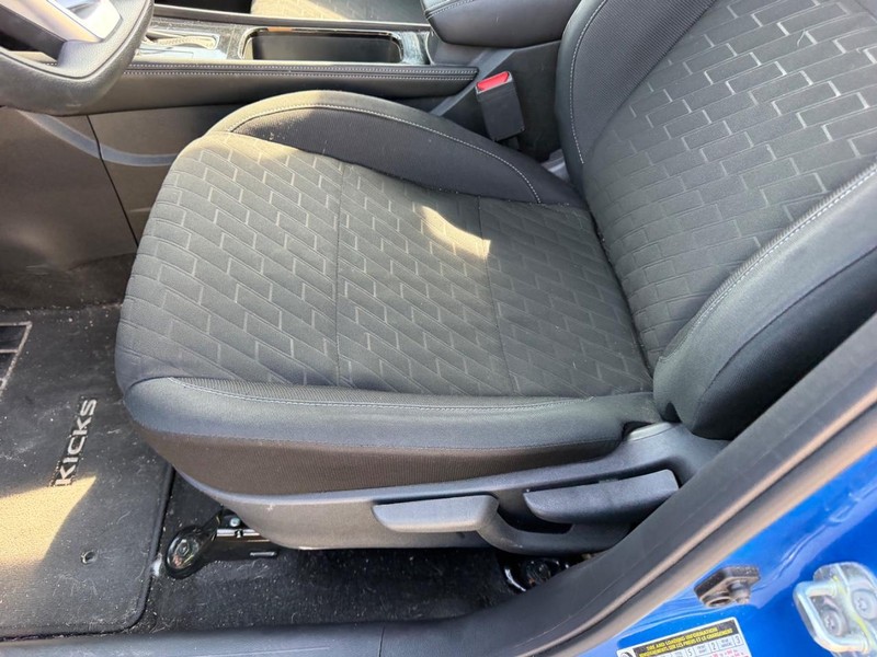 Nissan Kicks Vehicle Full-screen Gallery Image 16