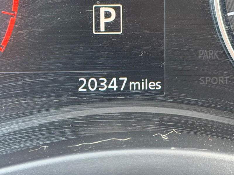 Nissan Kicks Vehicle Full-screen Gallery Image 17