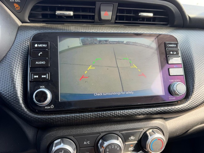 Nissan Kicks Vehicle Full-screen Gallery Image 18