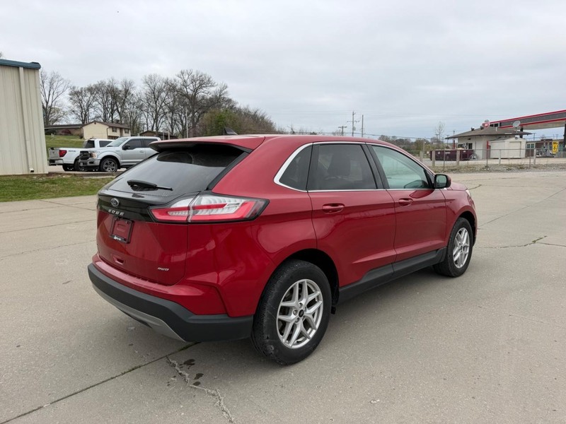 Ford Edge Vehicle Full-screen Gallery Image 3