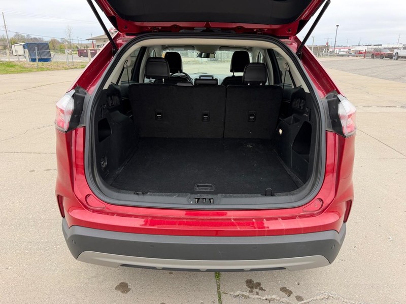 Ford Edge Vehicle Full-screen Gallery Image 4