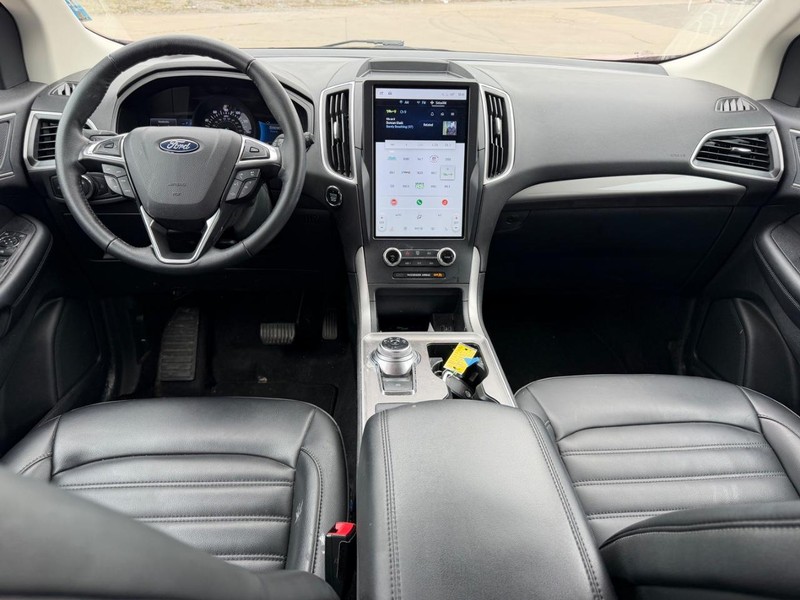 Ford Edge Vehicle Full-screen Gallery Image 7