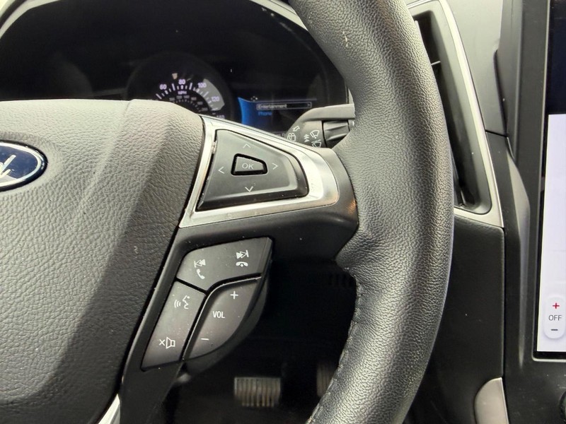 Ford Edge Vehicle Full-screen Gallery Image 10