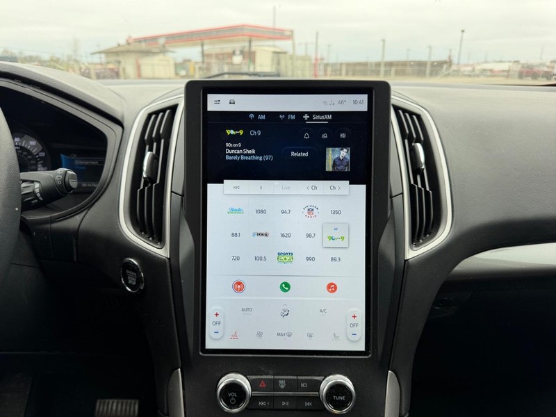 Ford Edge Vehicle Full-screen Gallery Image 11