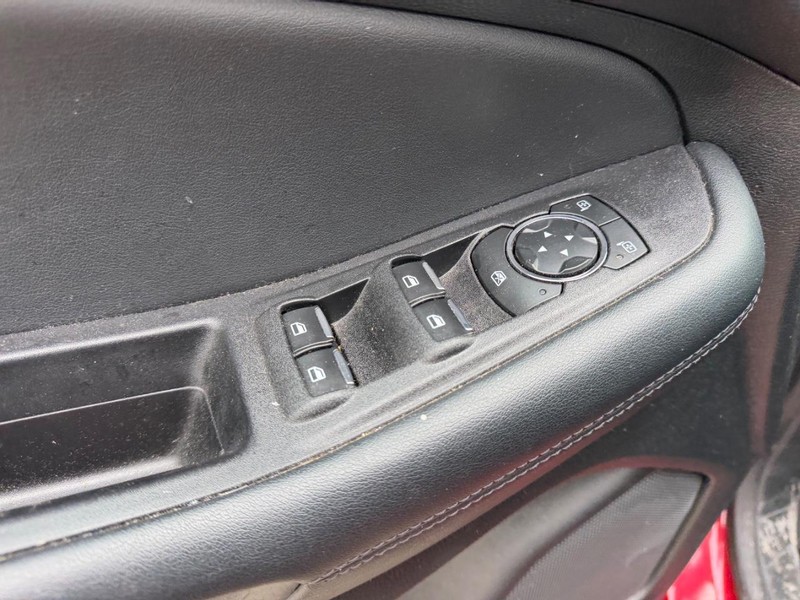 Ford Edge Vehicle Full-screen Gallery Image 14