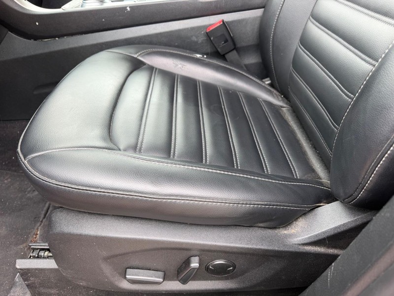 Ford Edge Vehicle Full-screen Gallery Image 15