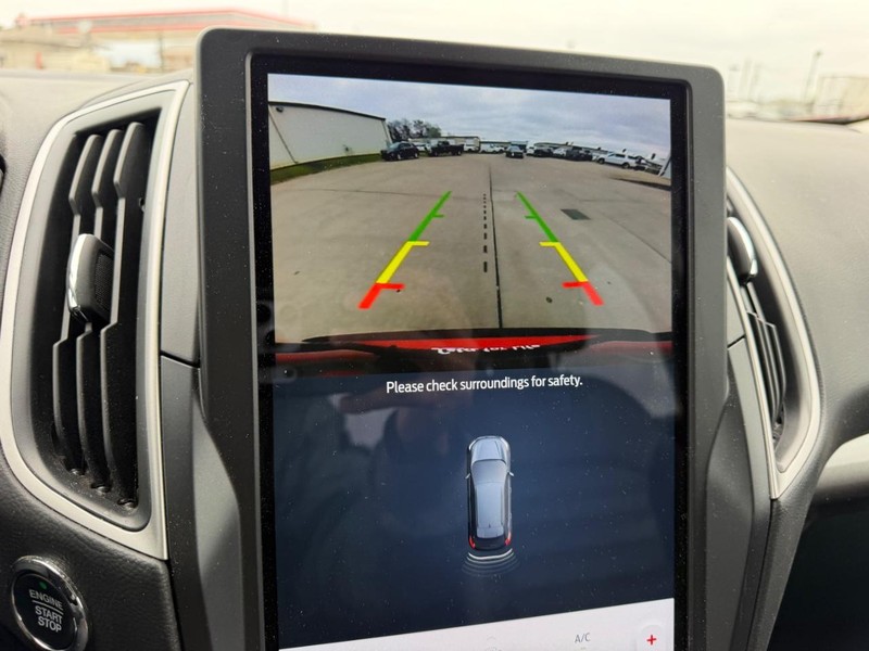 Ford Edge Vehicle Full-screen Gallery Image 17