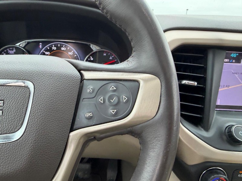 GMC Acadia Vehicle Full-screen Gallery Image 15