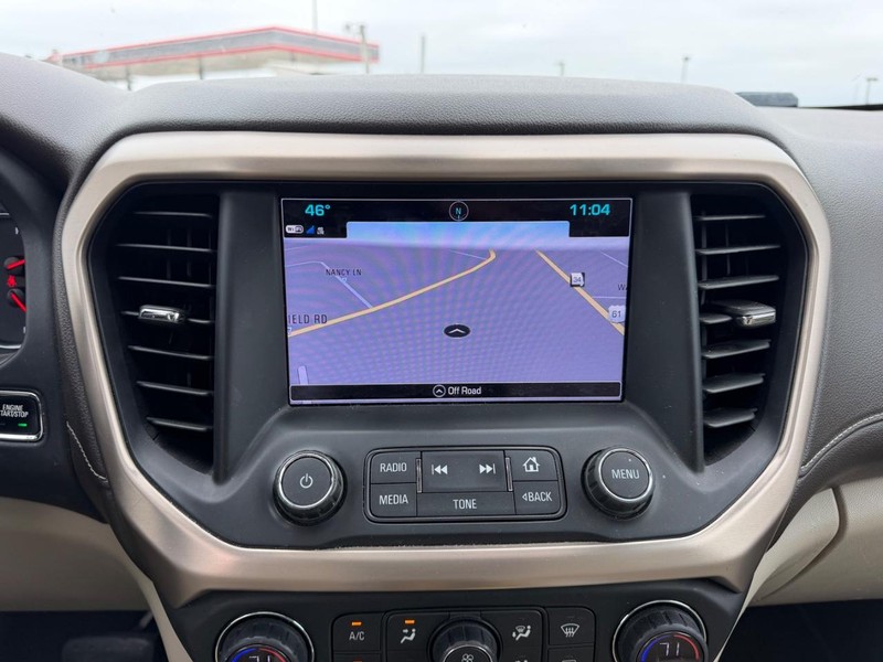 GMC Acadia Vehicle Full-screen Gallery Image 16