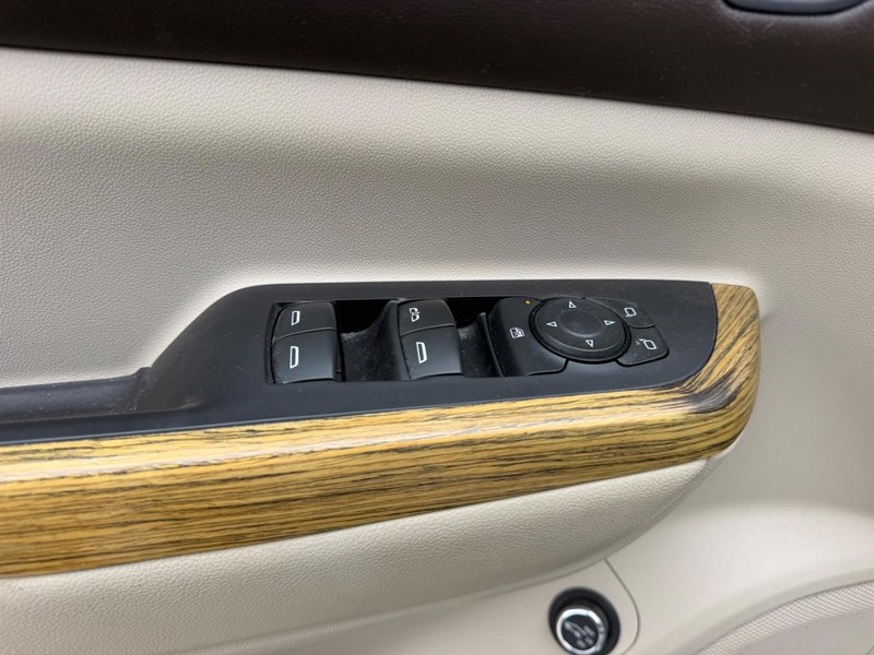 GMC Acadia Vehicle Full-screen Gallery Image 20