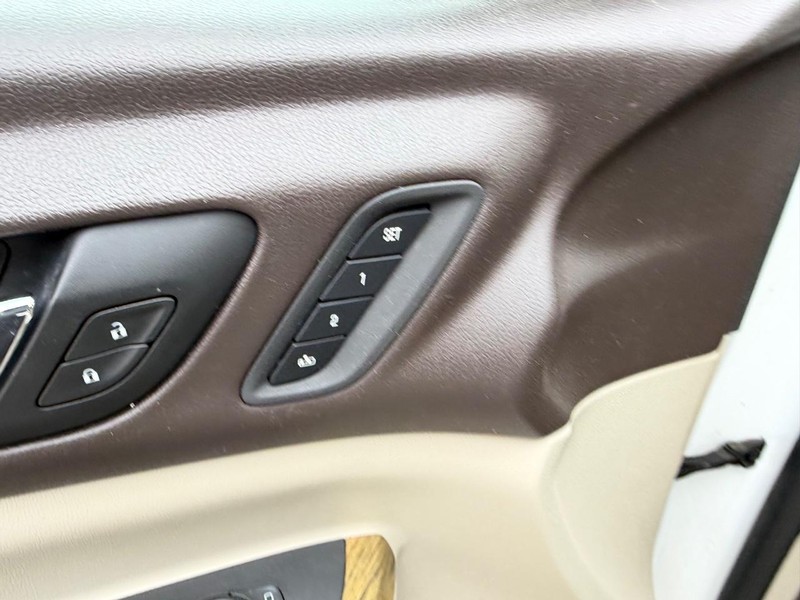 GMC Acadia Vehicle Full-screen Gallery Image 21